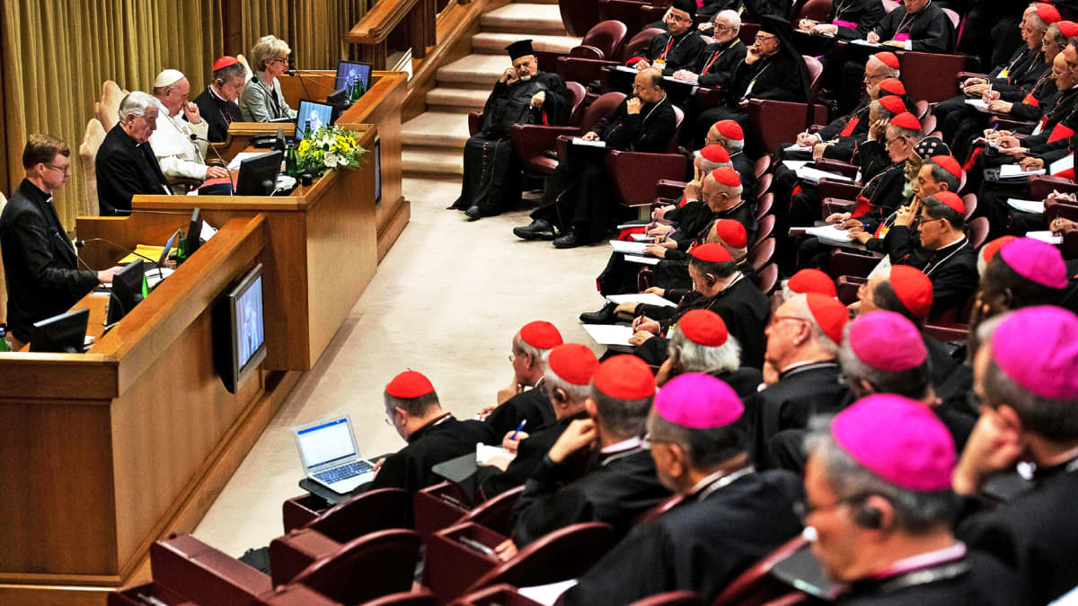 Paavi Franciscus oli paikalla Vatikaanissa meneillään olevassa piispojen kokouksessa 23. helmikuuta.