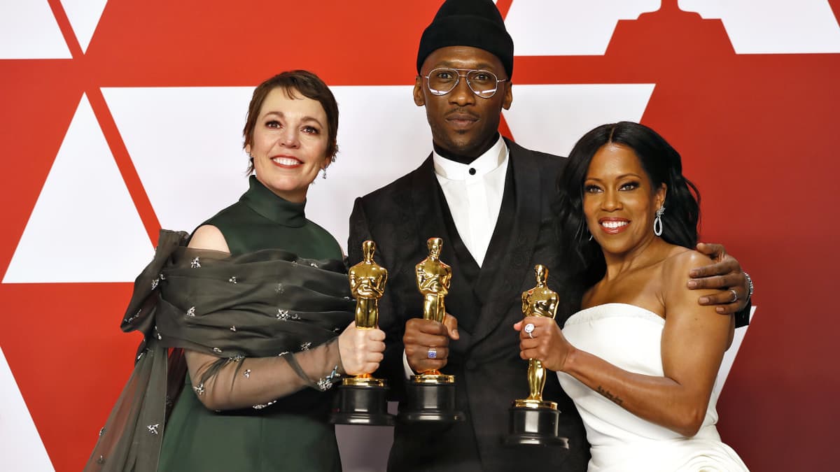 Näyttelijät Olivia Colman, Mahershala Ali ja Regina King palkittiin roolisuorituksistaan Oscar-gaalassa 2019.