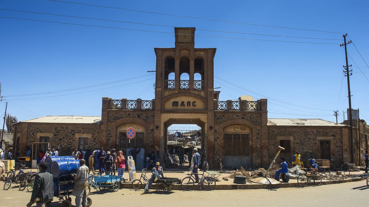 Medebarin torin sisäänkäynti Asmarassa.