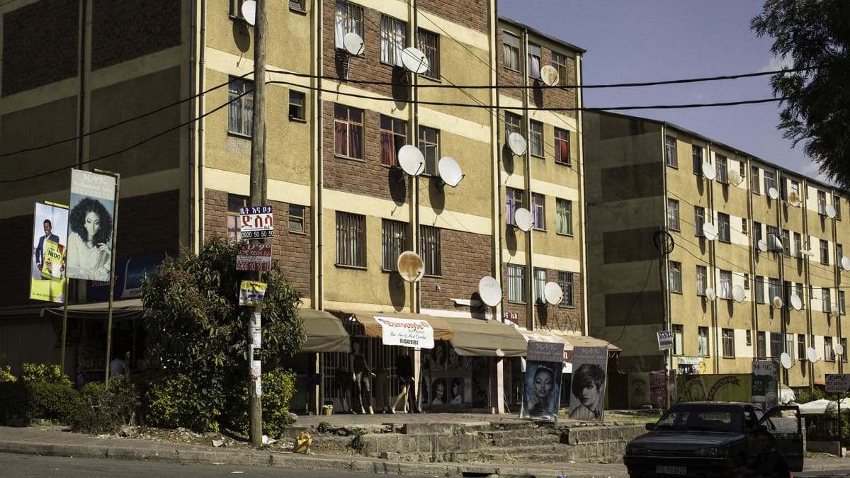 Kerrostaloja Addis Abeban esikaupungissa.