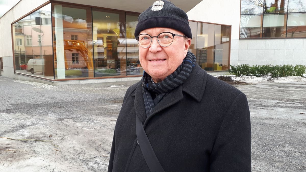 Olavi Hölttä, kirjailija, entinen asianajaja, varatuomari