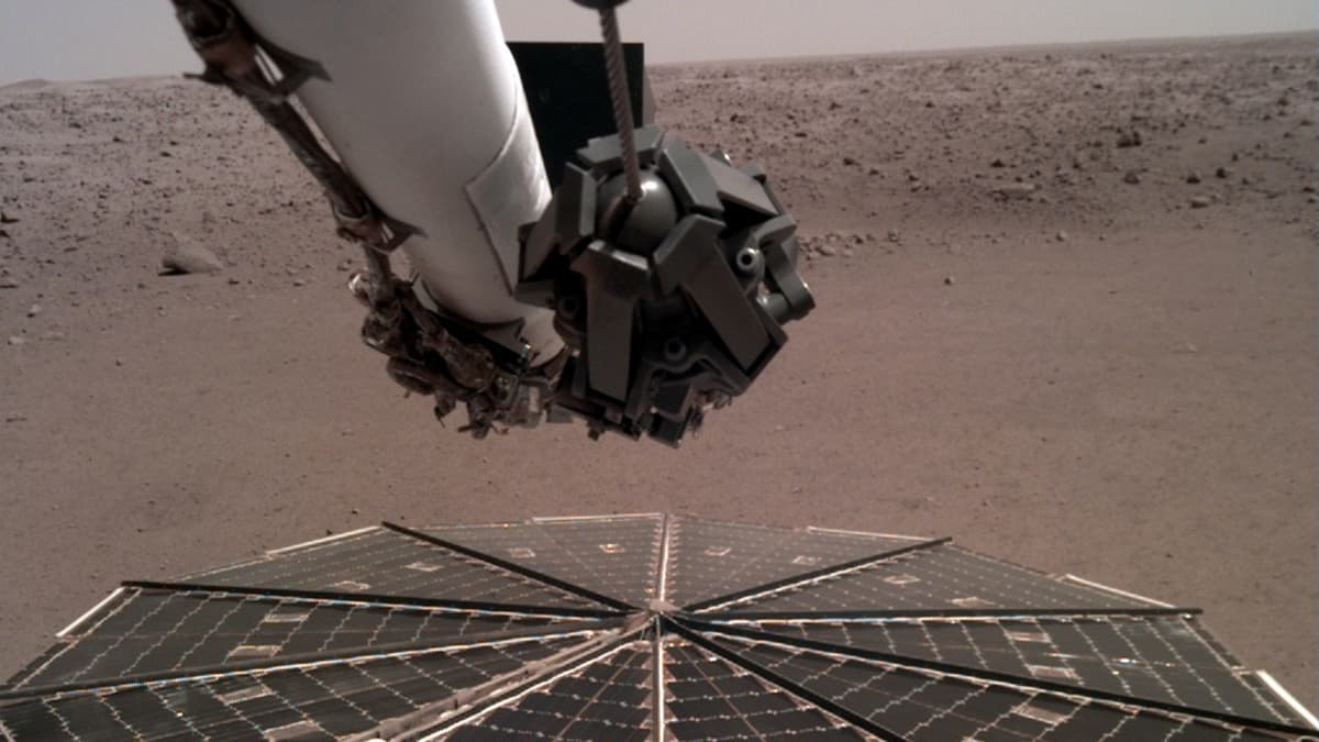 InSight-luotaimen ottama kuva Marsista.