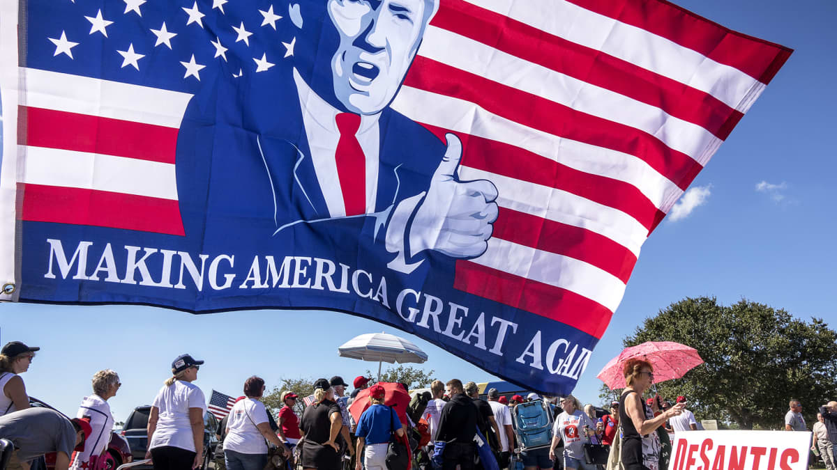 Presidentti Donald Trumpin kannattajia Fort Myersissä Floridassa lokakuussa 2018.