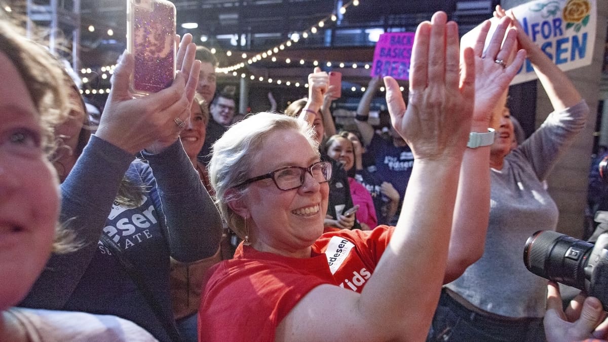 Demokraattisenaattori Phil Bredesenin kannattajia Nashvillessa marraskuussa 2018.