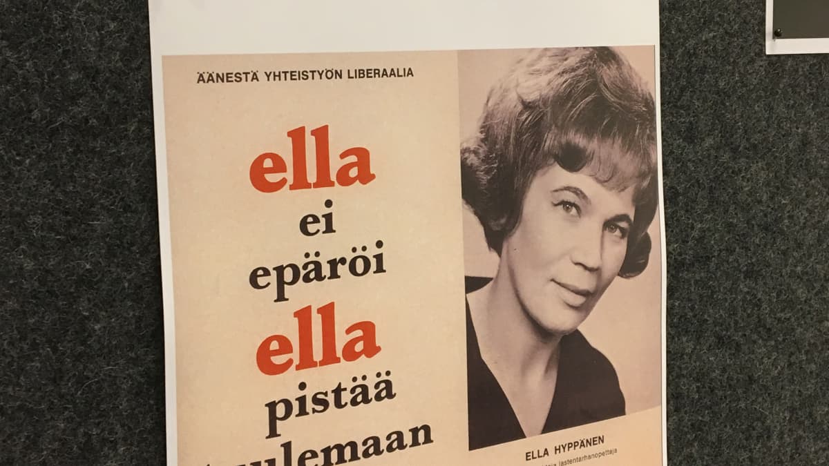 Vanhat vaalijulisteet näyttely.