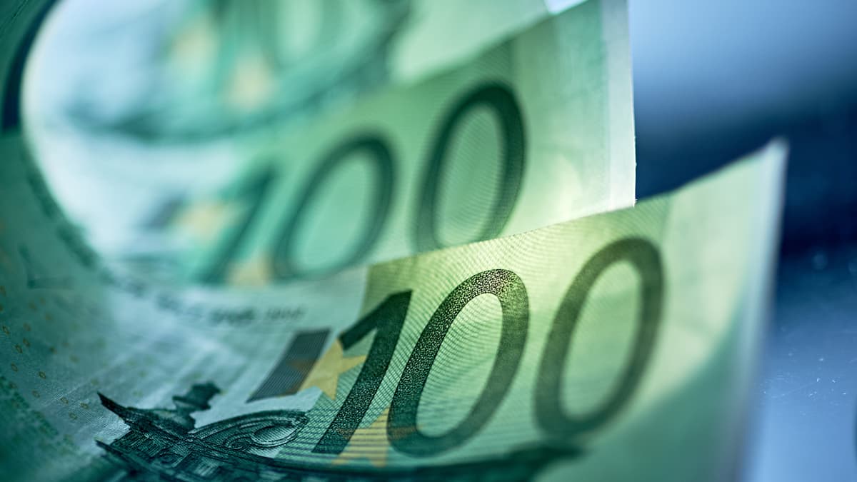 Suomi velkaantuu kymmenillä miljardeilla, kenelle lasku lankeaa? Kolme  mallia velkataakan keventämiseksi