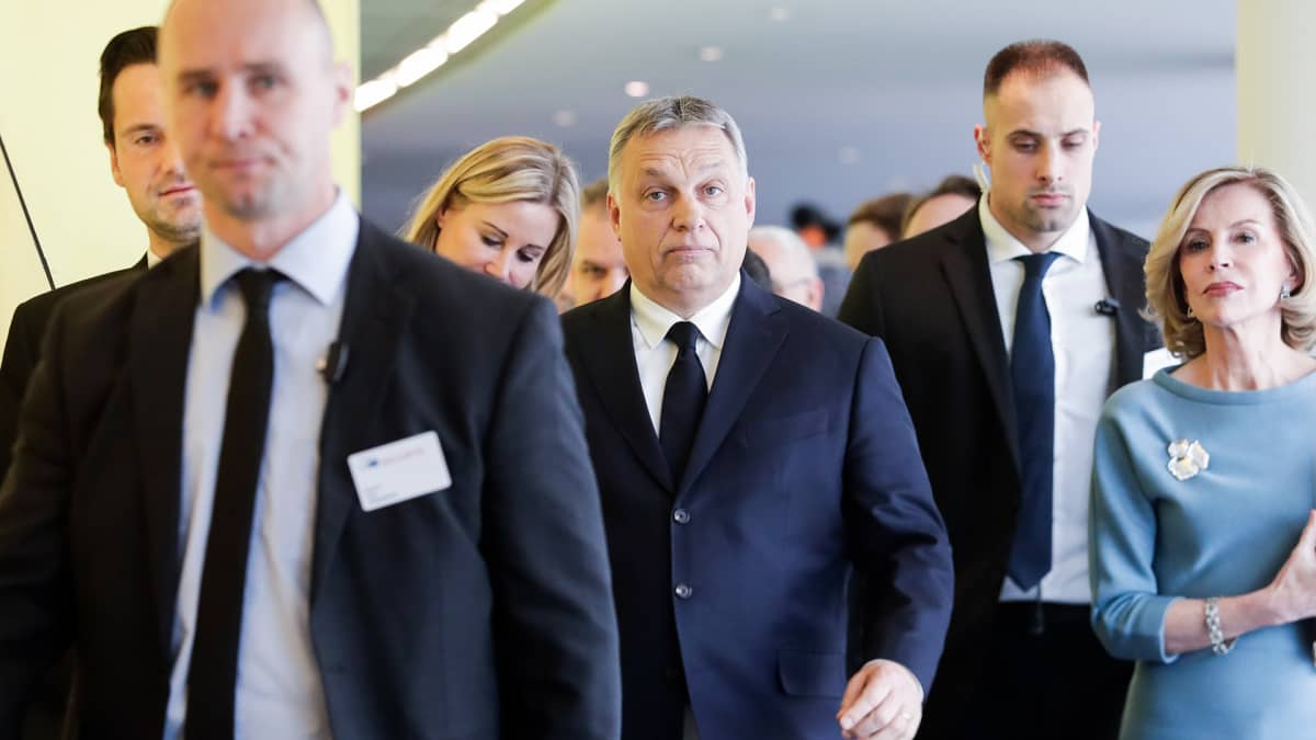 Unkarin pääministeri Viktor Orbán saapui EPP:n puoluevaltuuston kokoukseen Brysselissä 20. maaliskuuta.