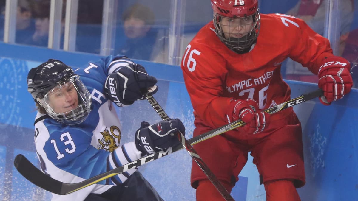 Riikka Sallinen (vas.) ja Venäjän Jekaterina Nikolajeva Pyeongchangin olympialaisissa.