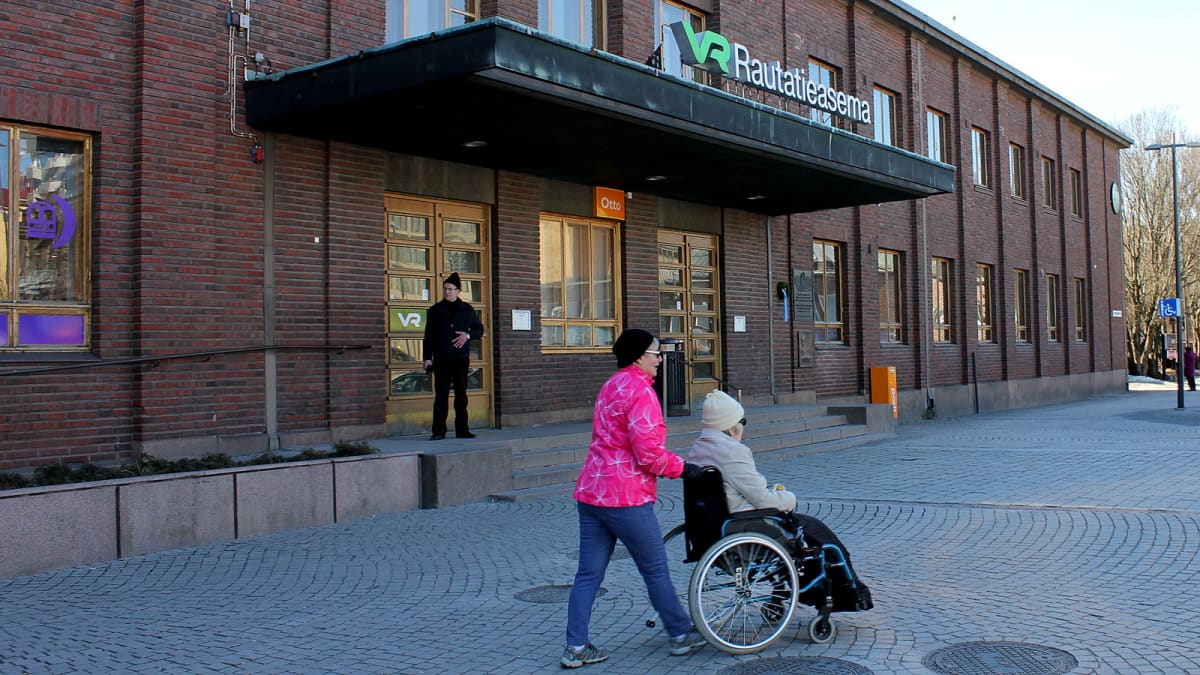 VR aikoo sulkea lipunmyyntipisteen Lahden rautatieasemalta | Yle Uutiset