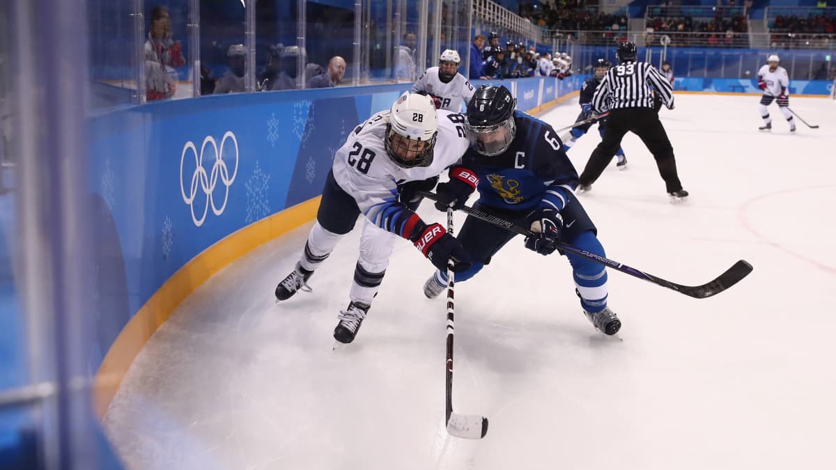 Amanda Kessel ja Jenni Hiirikoski