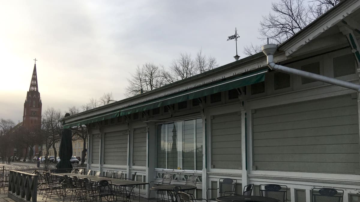 Cafe Jazz Porin Etelärannassa.