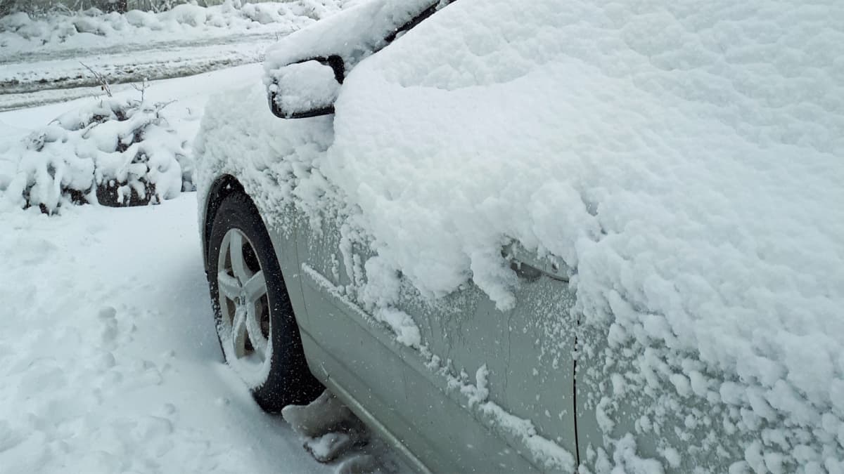Luminen auto.