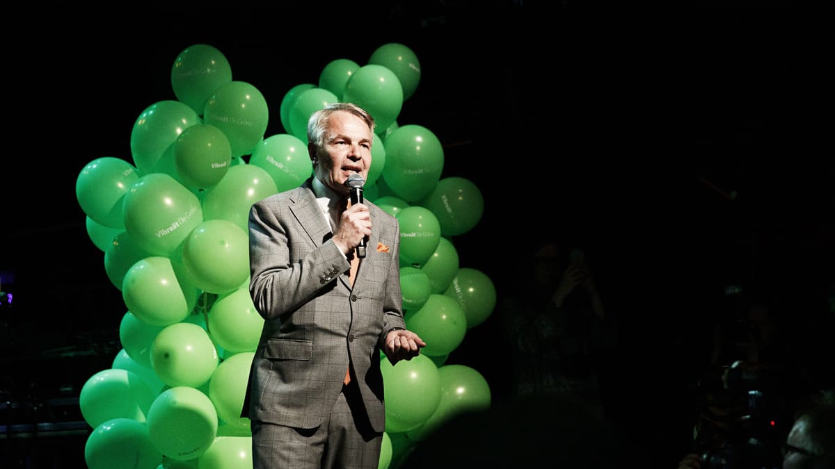Vihreiden puheenjohtaja Pekka Haavisto puhuu puolueen vaalivalvojaisissa 