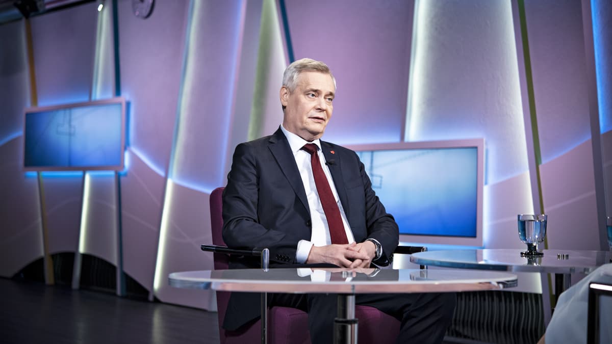 Antti Rinne Ykkösaamun vieraana lauantaina 27. huhtikuuta.