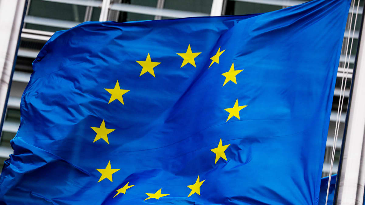 euroopan union lippu liehuu
