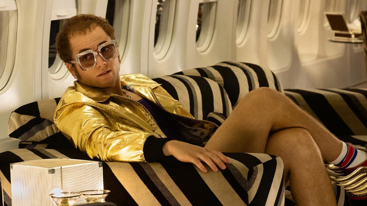 Taron Egerton esittää  Elton Johnia Rocketman -elokuvassa.