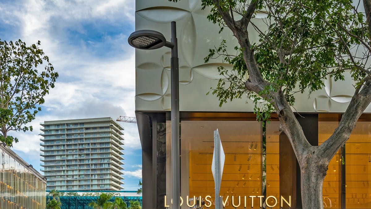 Louis Vuittonin liike Miamin design- ja liikekeskittymässä.