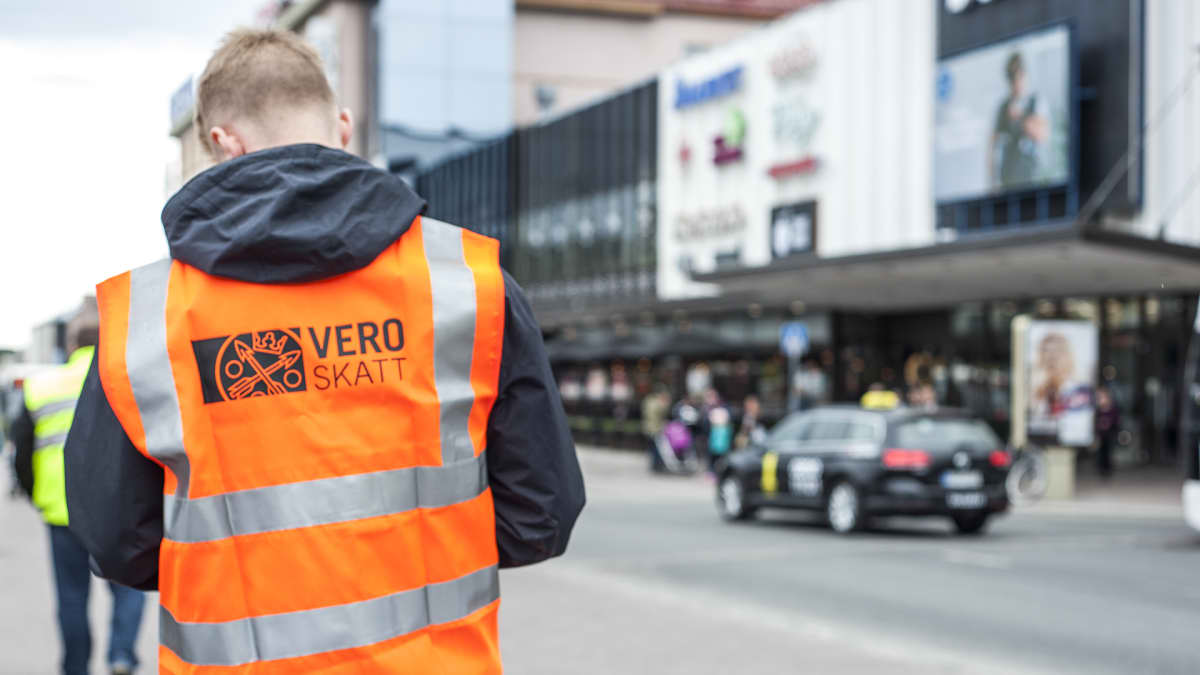Poliisin tehovalvonnan tulokset: Monelta taksinkuljettajalta puuttuvat  nimi- ja yhteystiedot | Yle Uutiset