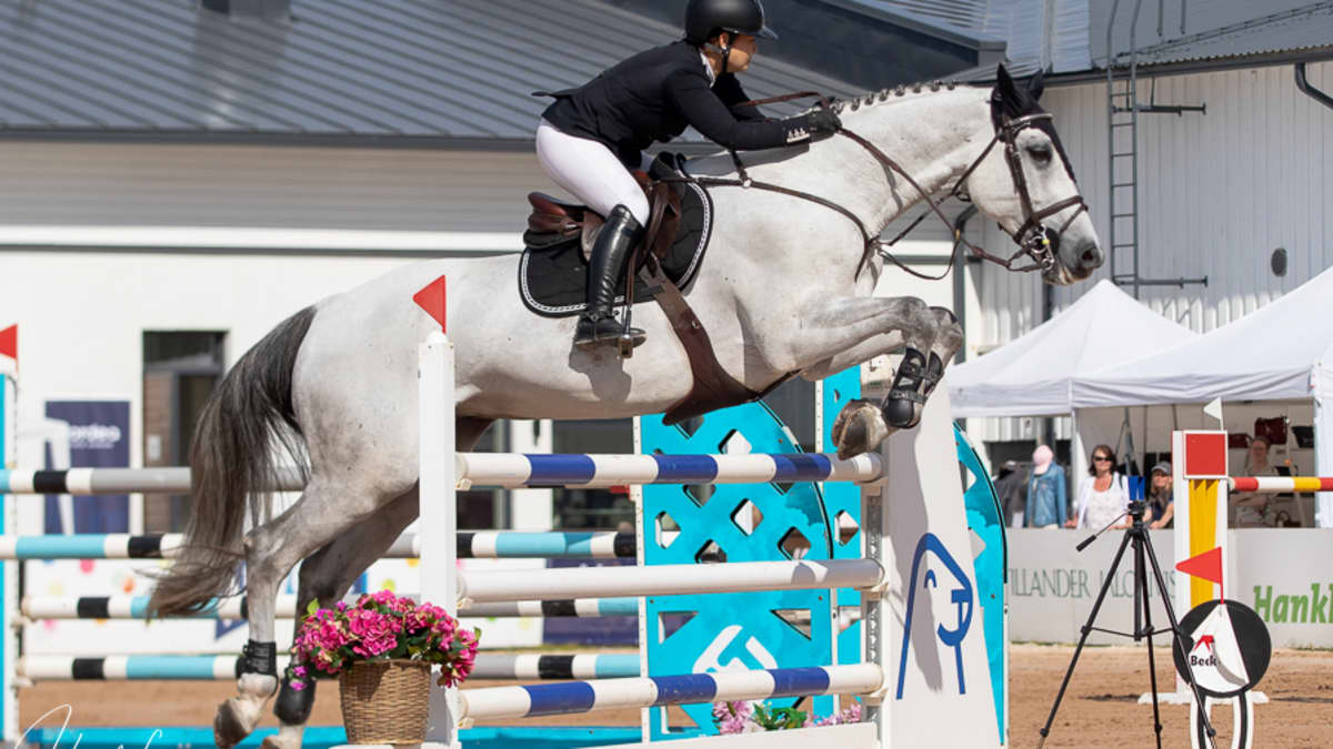 Henna Kaaro ja Doctro-hevonen ratsastivat finaaliradan molemmat kierrokset puhtaasti SM-kisoissa