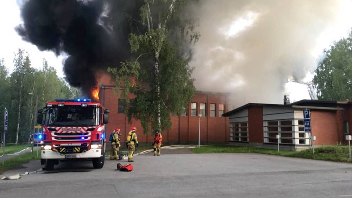 Tuppuralan koulu palaa Mikkelissä.