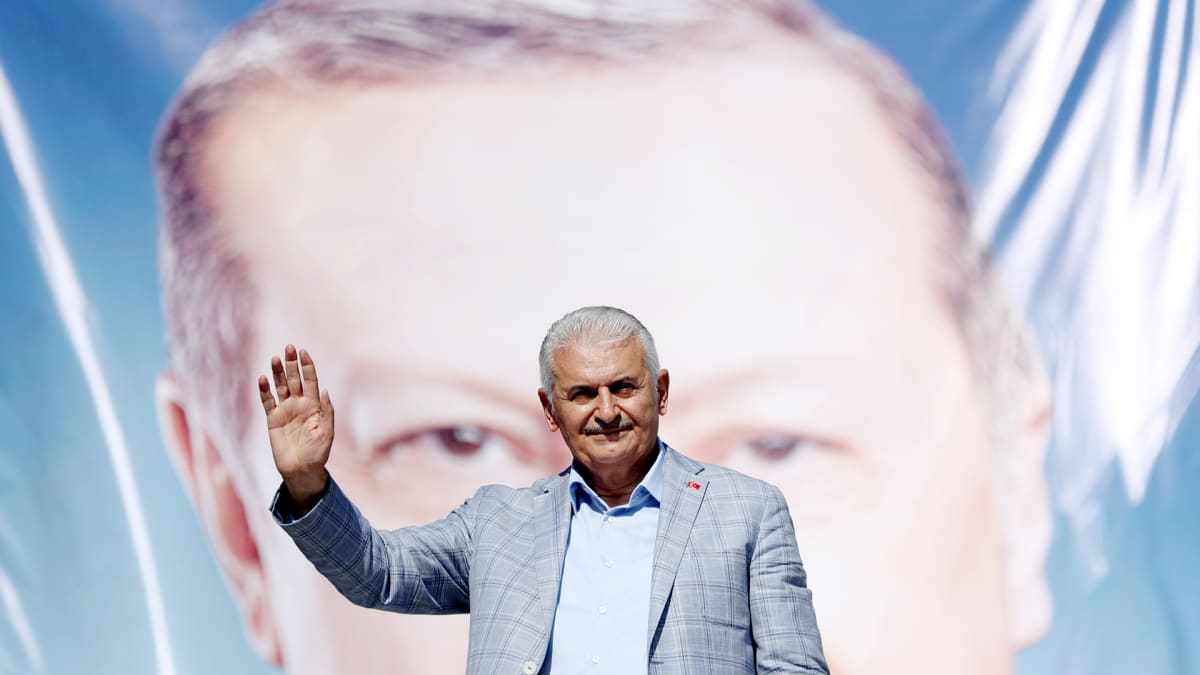 Binali Yildirim kampanjoi Istanbulissa.