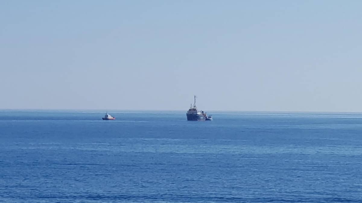 Saksalainen avustuslaiva Sea-Watch kuvattuna 26.6.2019 Lampedusan satamasta.