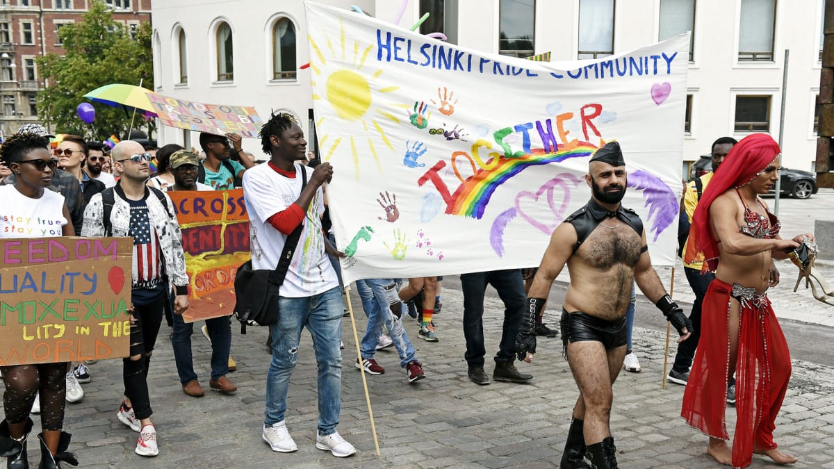 Pride-kulkueen osanottajia.