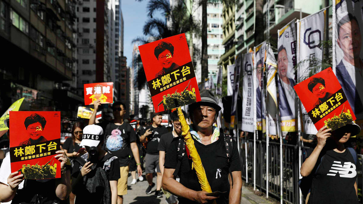 Mielenosoittajia Hongkongissa.