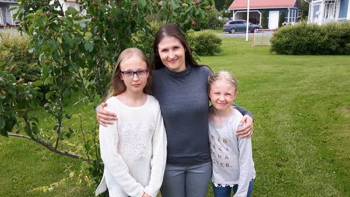 Enni, Sari ja Ellen Latvala.