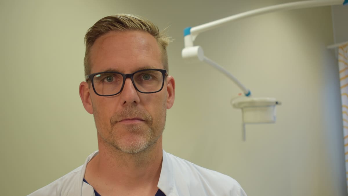 Tyksissä työskentelevä urologi Peter Boström