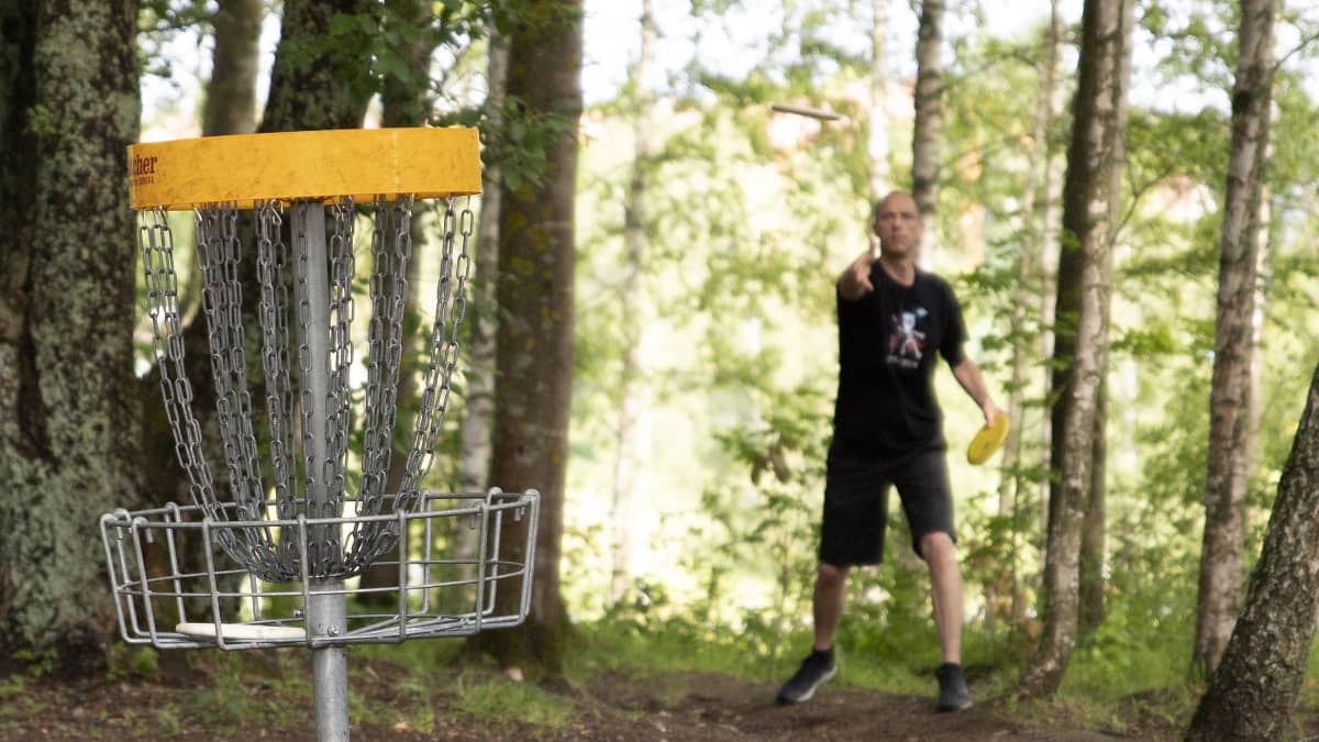 Siilinjärvellä pelataan viikonloppuna joukkuefrisbeegolfin Suomen  mestaruuksista | Yle Uutiset
