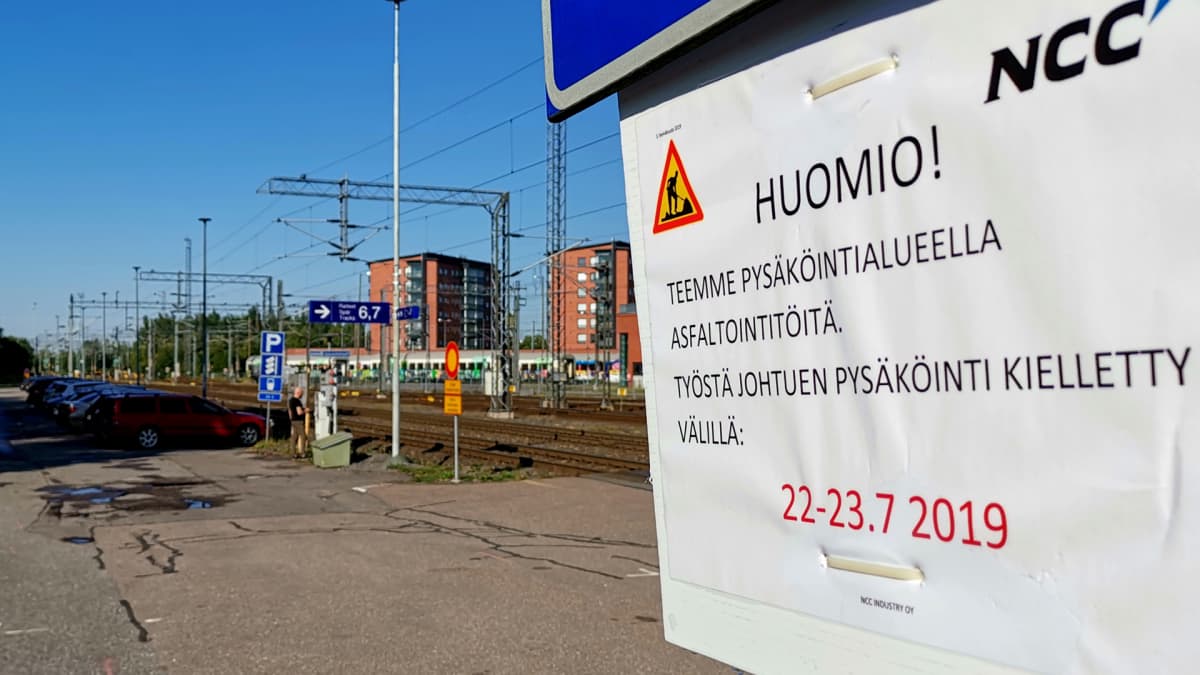 Junalle tulijoiden autopaikat kortilla Turussa – rautatieaseman  paikoitusalue suljetaan kunnostustöiden takia