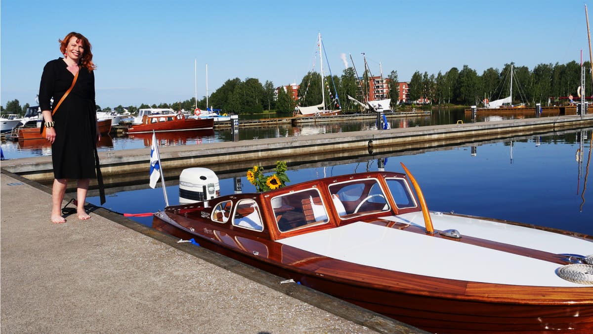 Puuveneet uivassa näyttelyssä 2019. Valtteri veneen omistaa Maria Saikka.