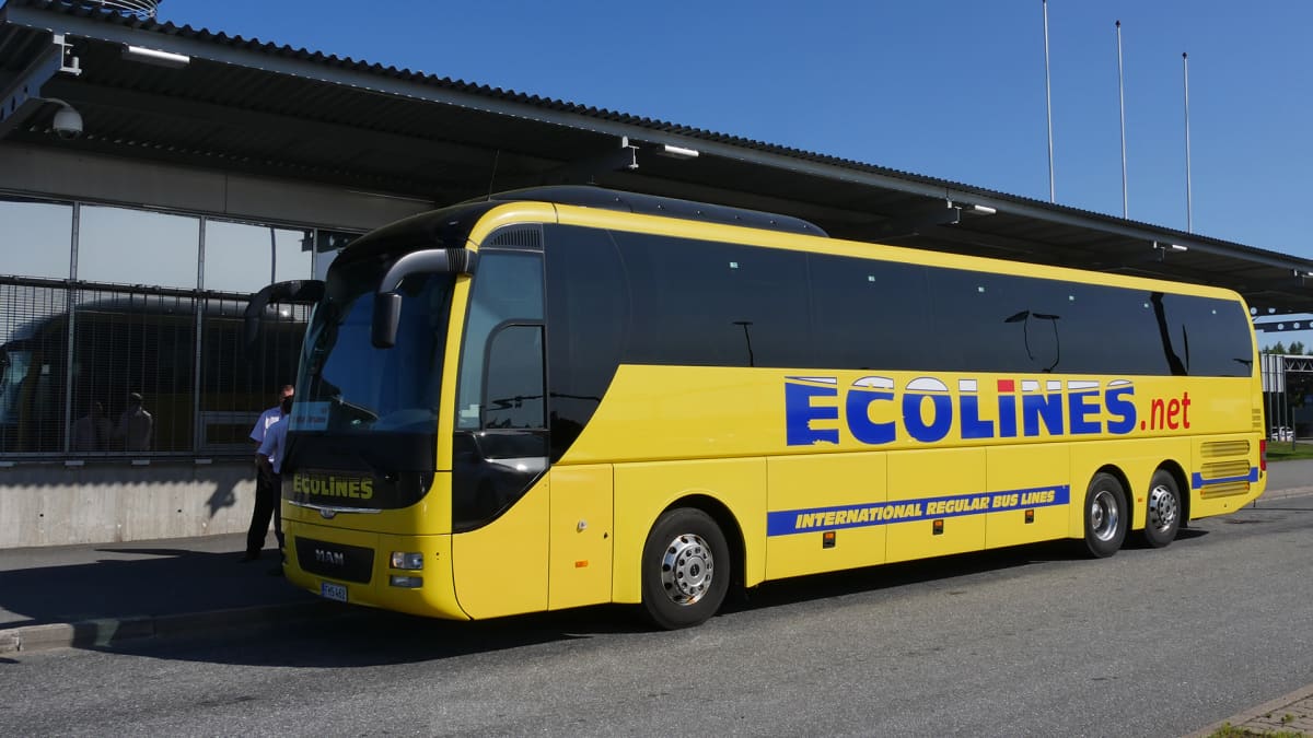 Ecolines bussi Vaalimaan raja-asemalla 25.07.2019