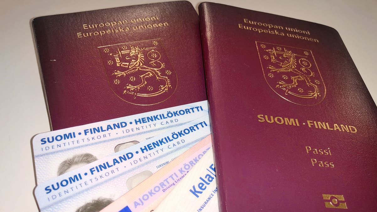 Henkilöllisyyden todistus onnistuu joka passilla tai henkilökortilla.  Ajokortti ei enää kelpaa.