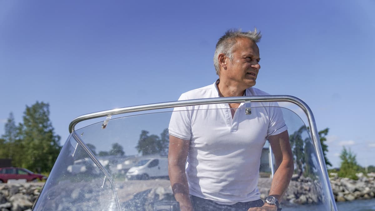 Markku Wilenius ajaa vapaa-ajallaan saareen. Tulevaisuuden tutkija jättää kaupungin vilinän ja lähtee perusasioiden äärelle heti kun jäät lähtevät. 