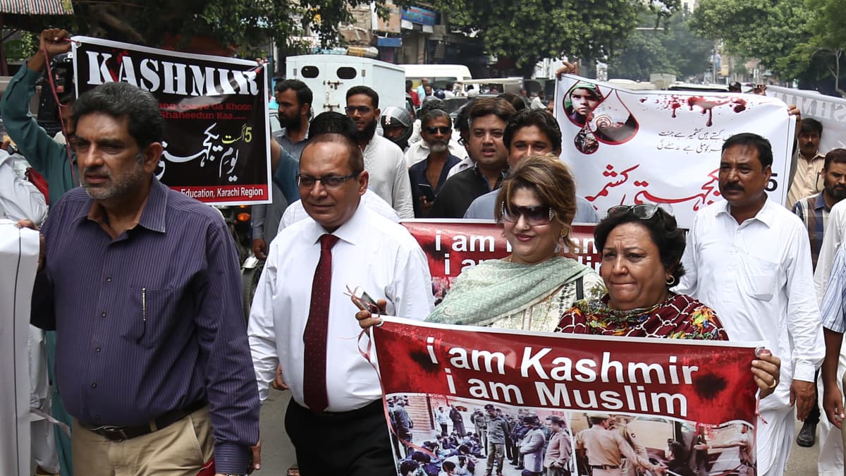 Mielenosoitus Pakistanin-puoleisessa Kashmirissa.