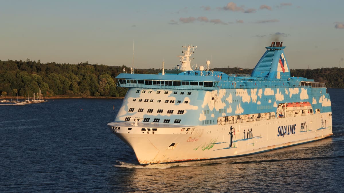 Silja Linen risteilyalus joutui väistämään rahtilaivaa Itämerellä –  äkkikäännös sai tavarat ja matkustajat lentelemään