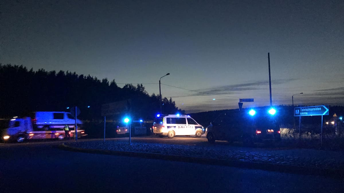Timinsaarentien risteyksessä poliisin tiesulku 25. elokuuta.