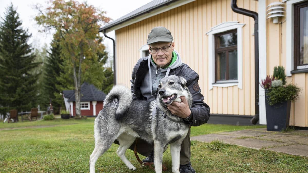 Arto Pelkonen ja Tinka-koira