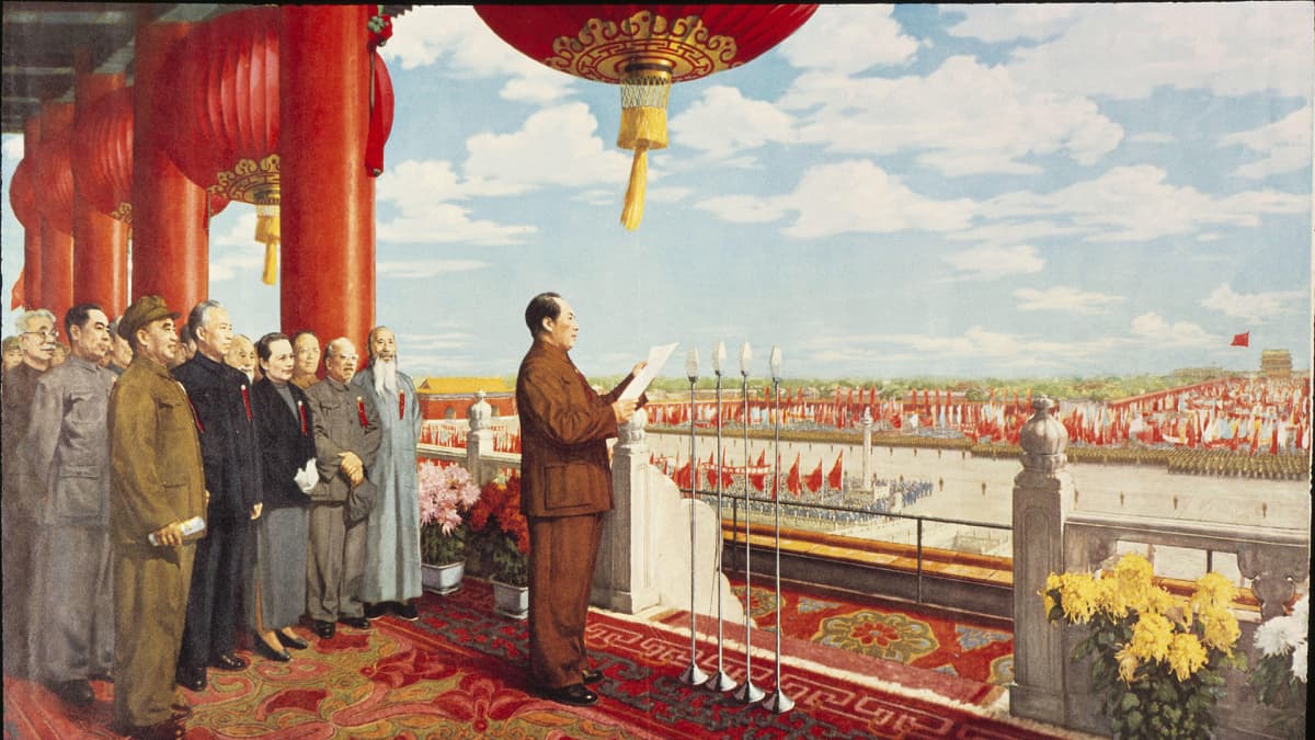 Kuva Mao Zedongista Taivaallisen rauhan aukion parvekkeella julistamassa Kiinan kansantasavallan perustamista 1. lokakuuta 1949.