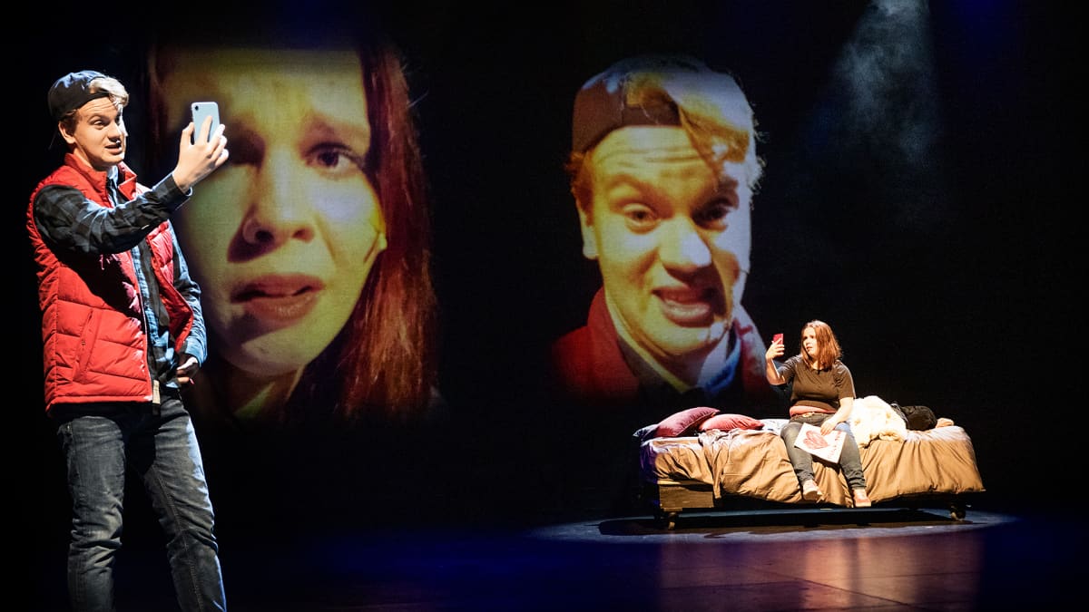 Kuva Skam-teatteriesityksestä. 
