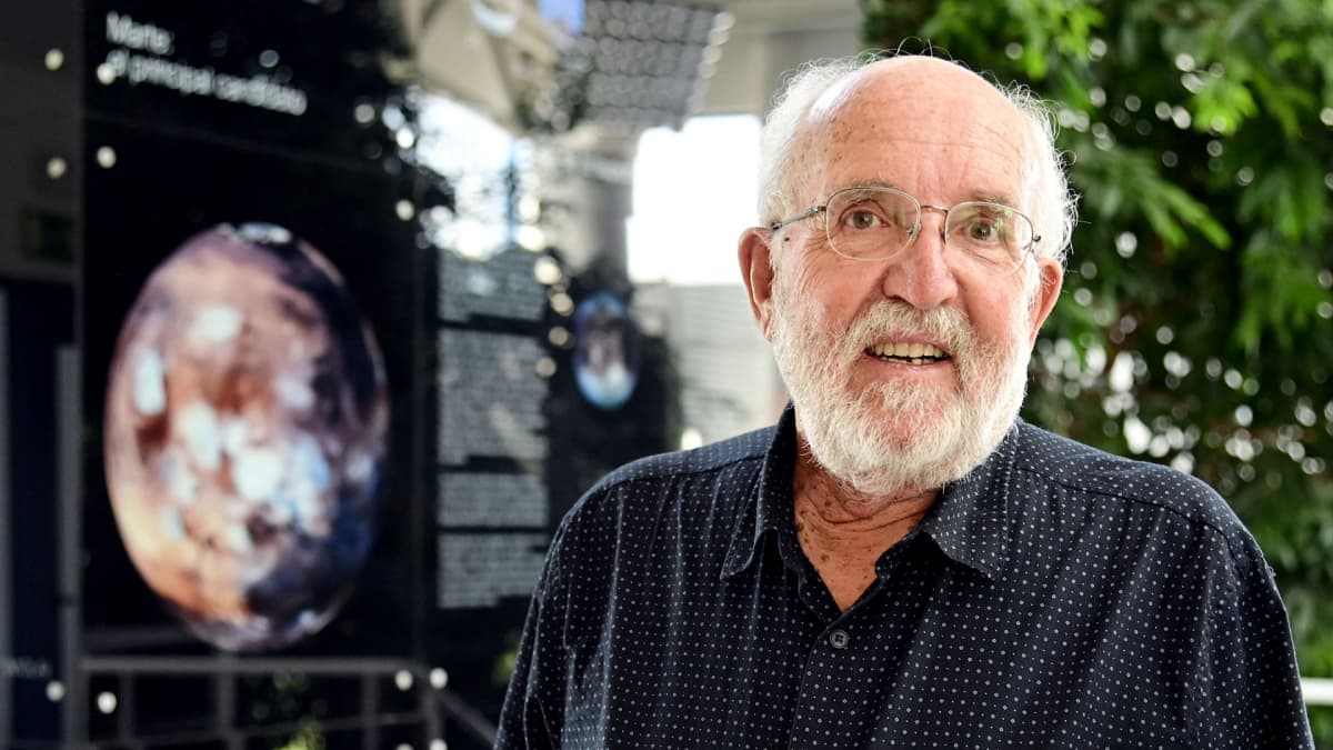 Astrofyysikko Michel Mayor, joka löysi ensimmäisen eksoplaneetan yhdessä Didier Quelozin kanssa.