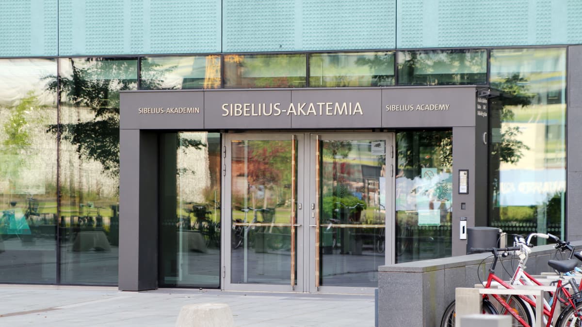 Musiikkitalon Sibelius-Akatemian sisäänkäynti.