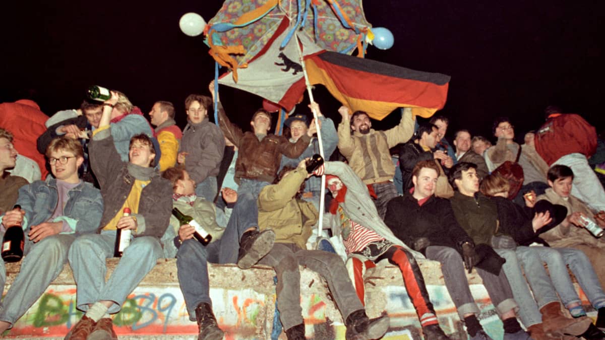 Berliinin muuri murtui 1989