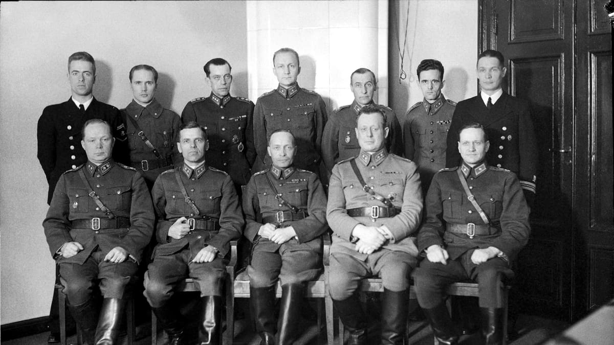 Päämajan operatiivisen osaston upseerit Talvisodan päättymispäivänä 13.3.1940.  Kuvalähde: SA-kuva.