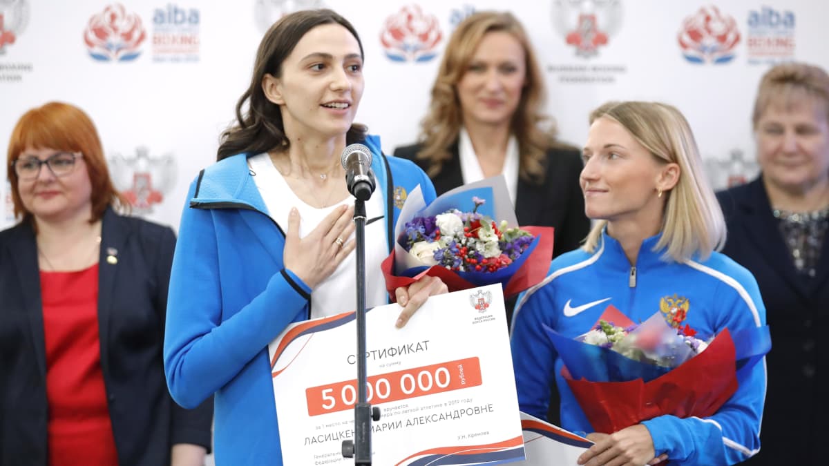 Marija Lasitskene ja Anzhelika Sidorova palkittuna 2019. 