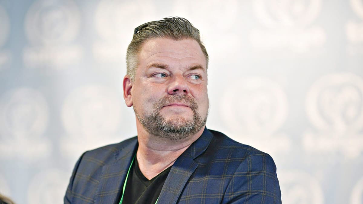 Jari Sillanpää tangolaulukilpailun tuomareiden tiedotustilaisuudessa Seinäjoella 10. heinäkuuta 2019. 