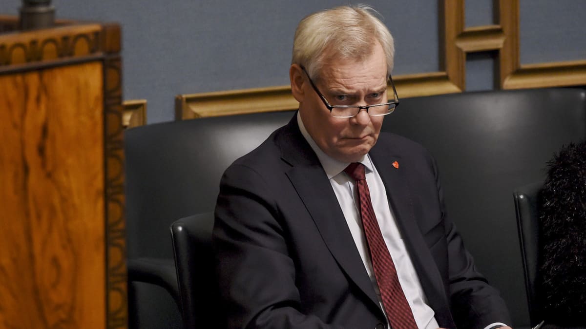Pääministeri Antti Rinne eduskunnan täysistunnossa.