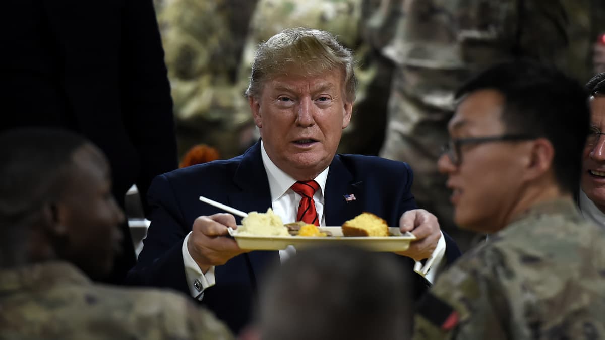 Donald Trump vieraili Bagramissa Afganistanissa kiitospäivänä.